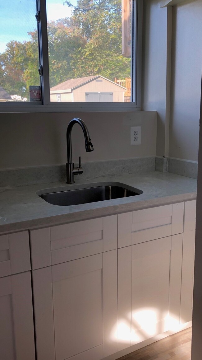 Foto del edificio - 14407 Oakvale St