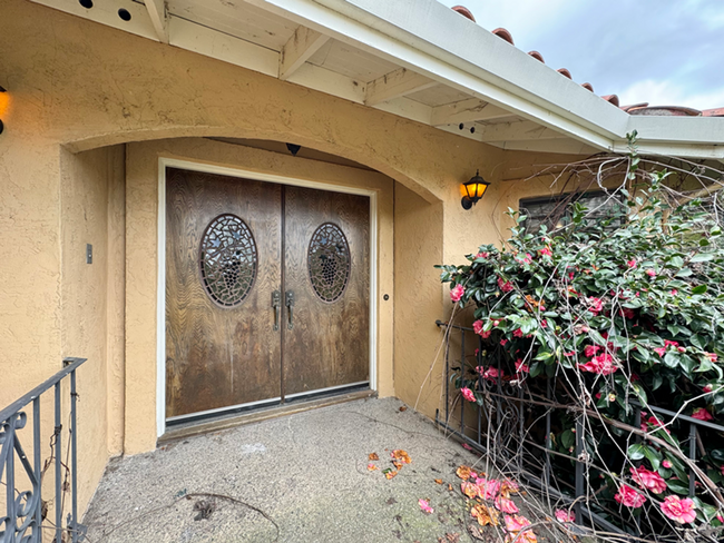 Building Photo - Three Bedroom St. Helena Home with Beautif...