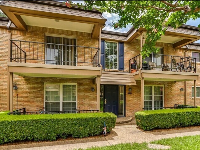 Foto del edificio - ALL UTILITIES INCLUDED 2 Bedroom Condo in ...