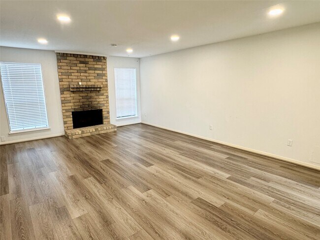 Foto del edificio - 9901 Sharpcrest St