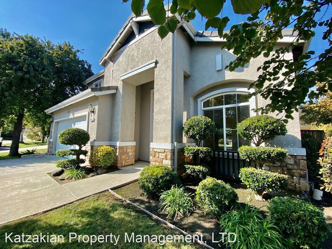 Primary Photo - 4 br, 2.5 bath House - 4011 Shorelake Court