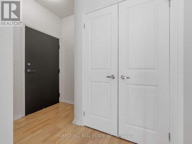 Building Photo - 35 Hayden St