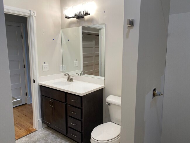 Foto del edificio - 408 South Superior Street, Unit E