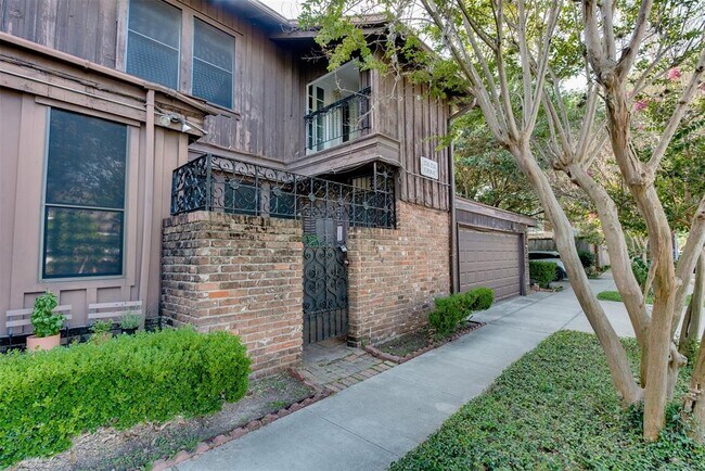 Building Photo - 3714 Yupon St