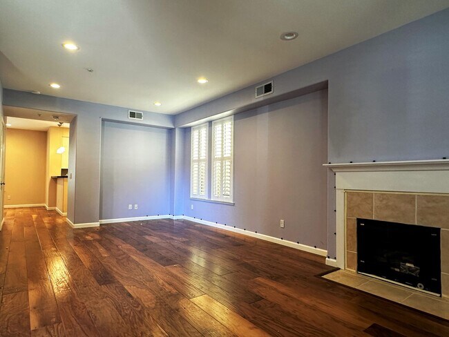 Foto del edificio - Gorgeous 3 bedroom, 2 and a half bathroom townhome in Hamilton Field for rent!