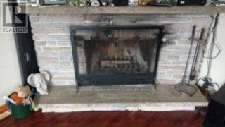 Photo du bâtiment - 381 The Queensway S