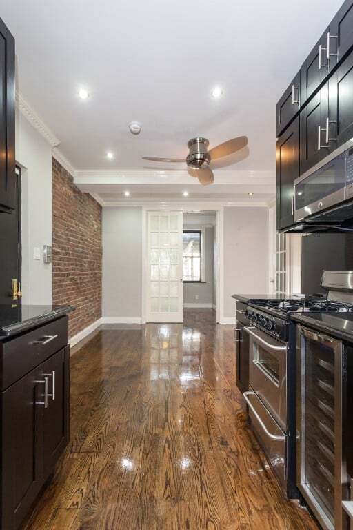 Building Photo - 326 E 100th St