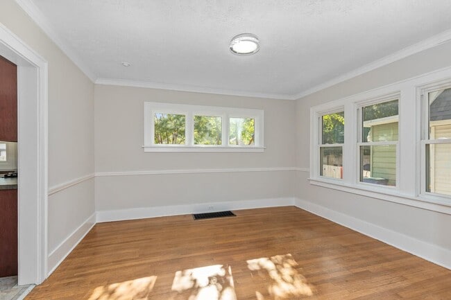Foto del edificio - 1028 Underwood Ave SE