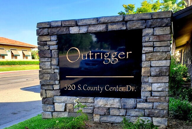 Building Photo - 620 S County Center Dr
