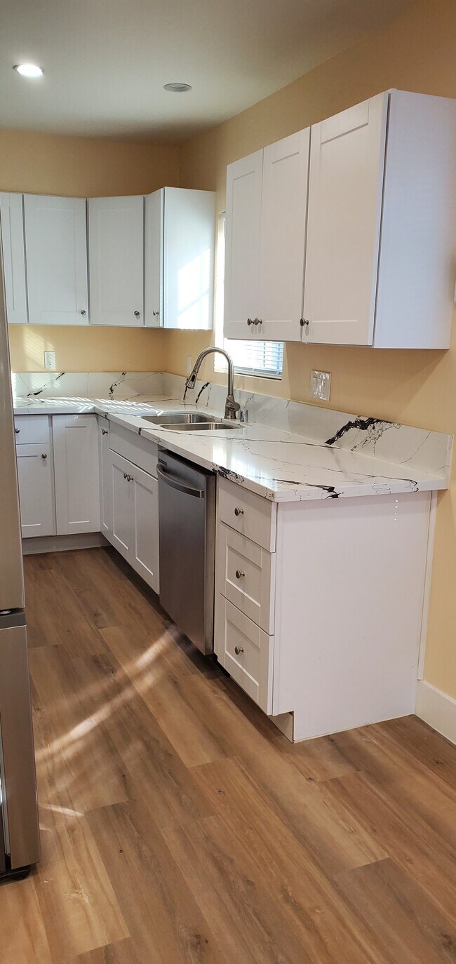 7714 Faust Ave, West Hills, CA 91304 Condo for Rent in West Hills, CA