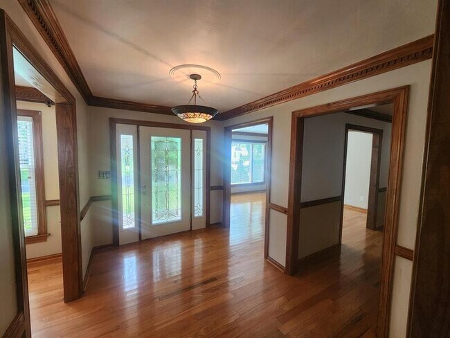 Building Photo - 720 Aguila Drive