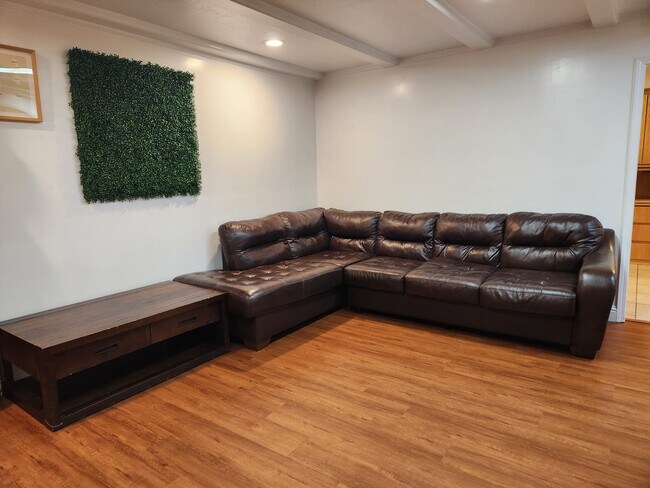 Foto del edificio - 1940 65th Ave