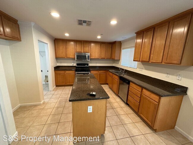 Building Photo - 3 br, 2.5 bath House - 747 Stonehaven Loop