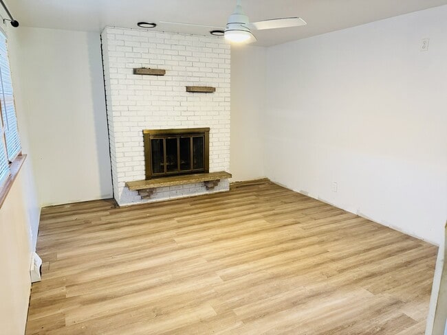 Foto del edificio - 2124 Prairie St
