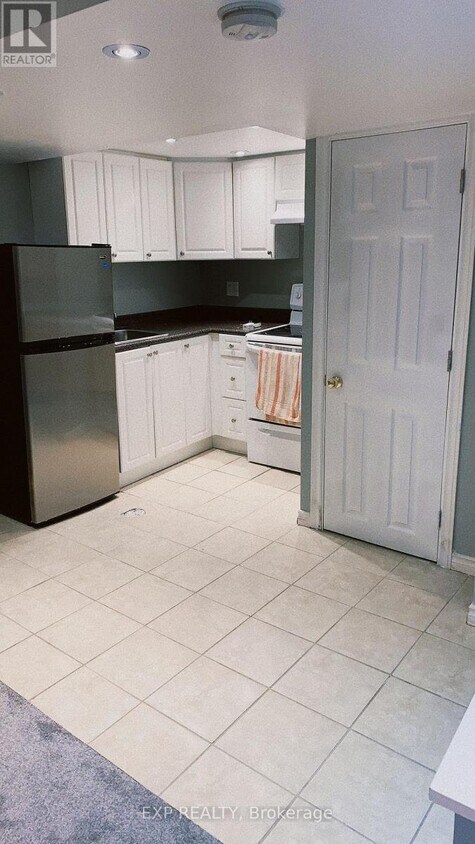 Primary Photo - 64 Sorrell Crescent