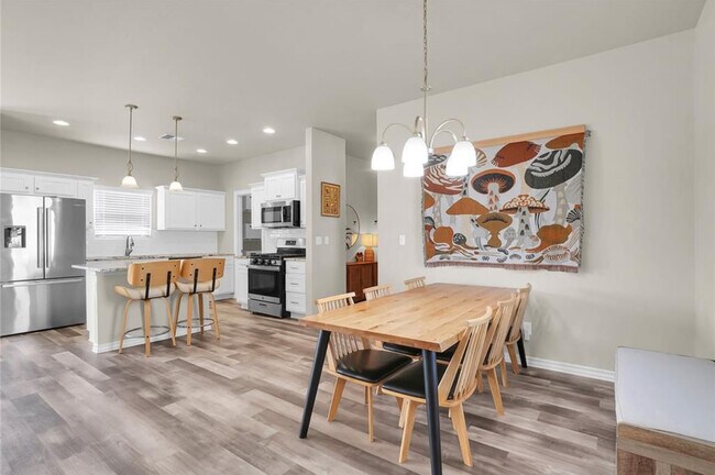 Foto del edificio - 1004 Village Dr