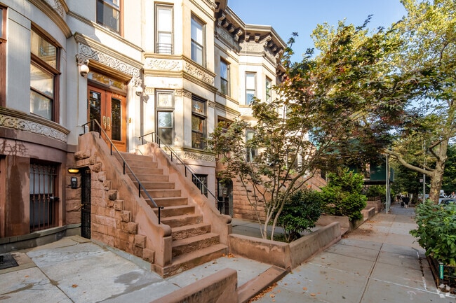 Building Photo - 852 Union St