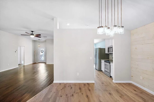 Building Photo - 550 S Aberdeenshire Dr