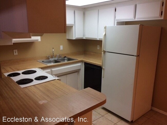 Building Photo - 2 br, 1 bath House - 5500 Dunsmuir #34