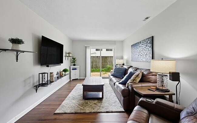 Foto del edificio - Beautifully Updated 3-Bedroom Townhouse in Virginia Beach