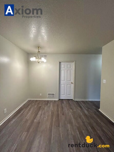 Foto del edificio - 1819 S Von Elm St