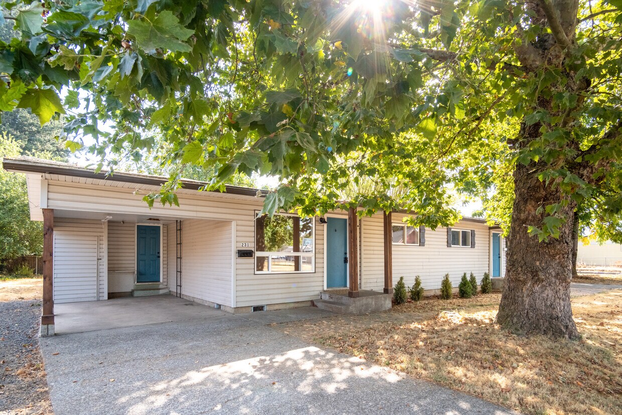 231 N 3rd St, Lebanon, OR 97355 Townhome Rentals in Lebanon OR