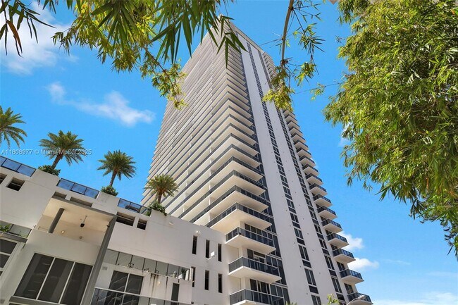 Foto del edificio - 600 NE 27th St