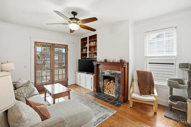 Building Photo - 3637 Brentwood Ave