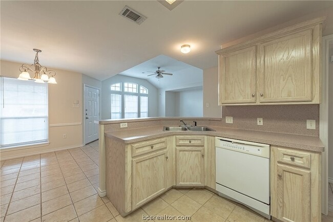 Building Photo - 1004 Crepe Myrtle Ct