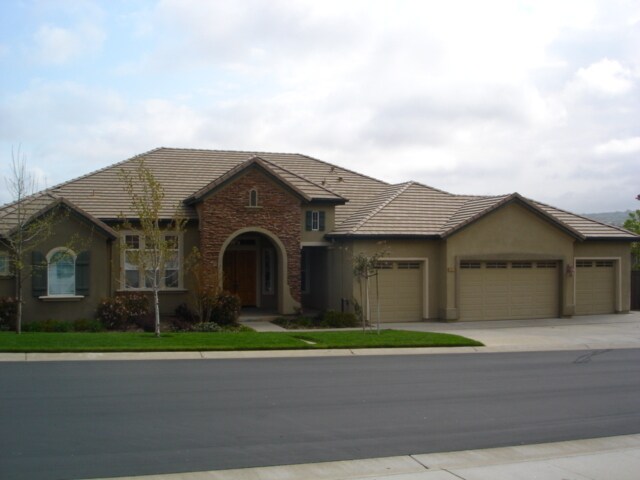 Primary Photo - RARE ONE STORY EXECUTIVE HOME IN GATED COM...