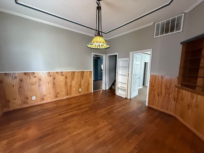 Building Photo - Large 3 bed 1 bath! - Elwood!