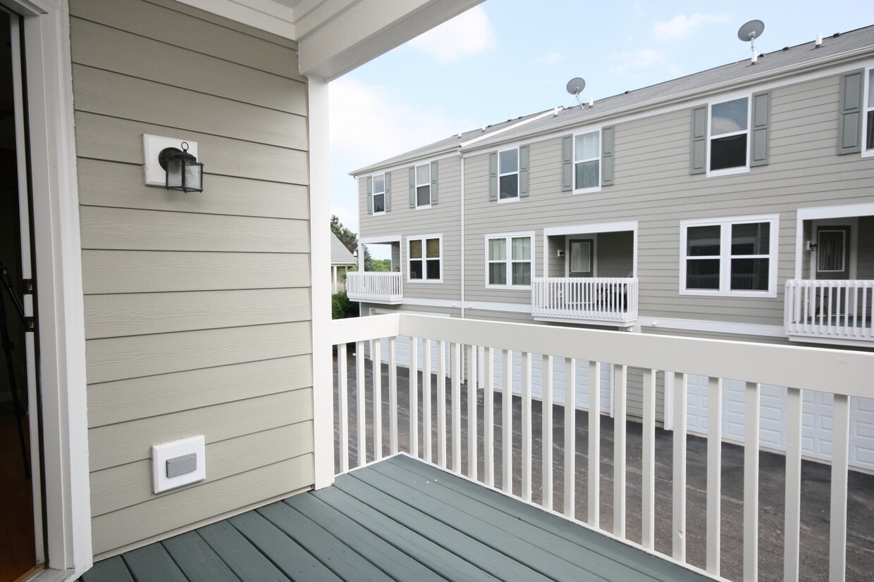Building Photo - 993 Reserve Dr