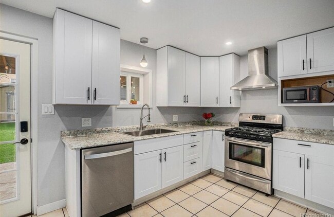 Building Photo - 1020 Kalamath St