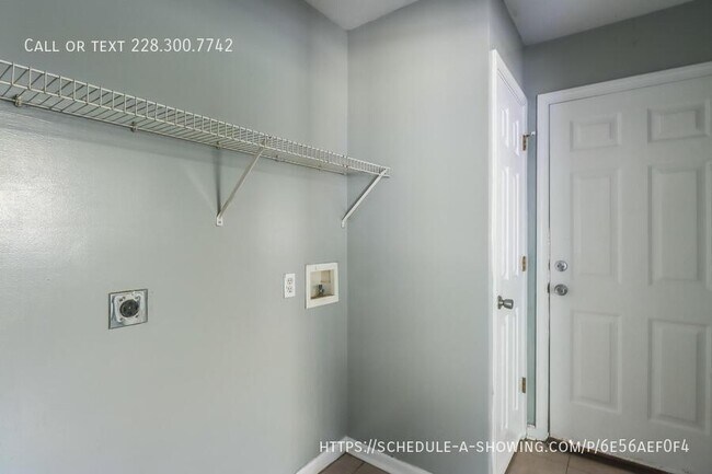 Foto del edificio - 124 30th 1/2 St-B