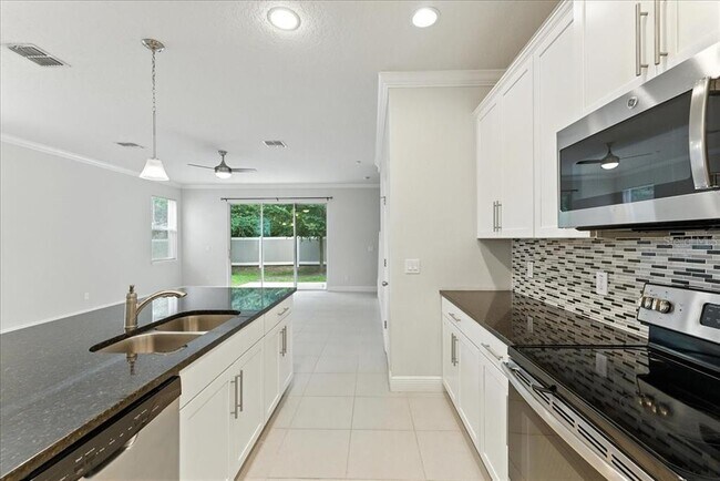 Foto del edificio - 7628 Aloma Pines Ct