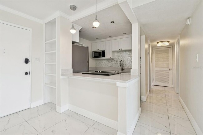 Building Photo - 2302 S Manhattan Ave