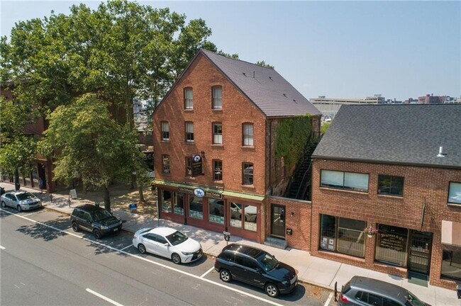 Building Photo - 371 S Main St