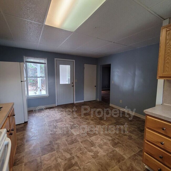 Foto del edificio - 714 4 Mile Rd NW