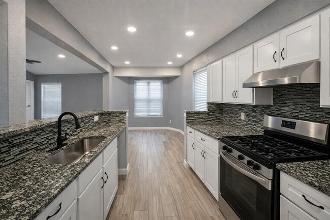 Building Photo - 6901 Shannon Dr