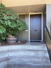 Building Photo - 3200-3236 SW Marigold St