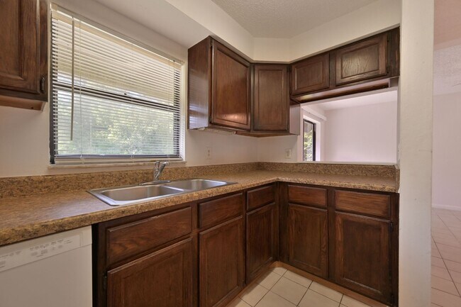 Foto del edificio - **Pet Friendly 2 Bedroom Duplex in San Car...