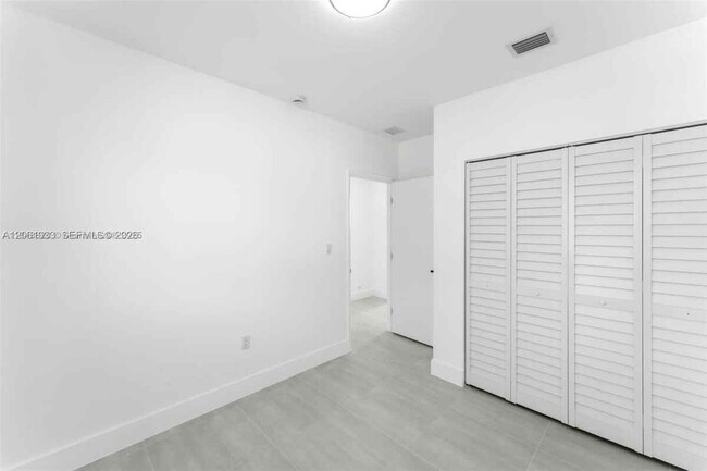 Foto del edificio - 3710 NW 13th Pl