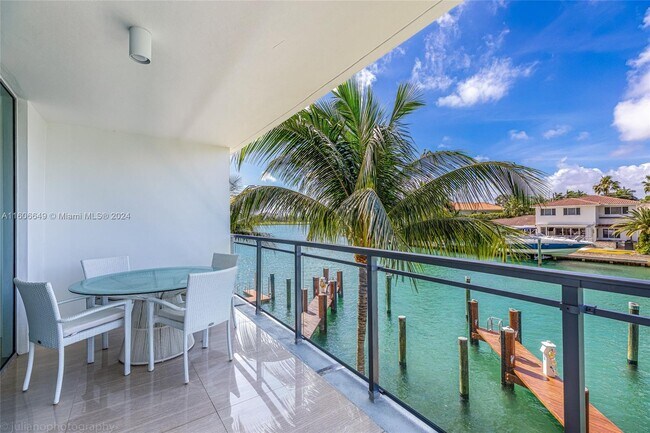Foto del edificio - 9400 W Bay Harbor Dr