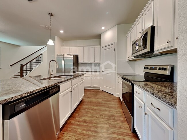 Building Photo - 467 Sandstone Dr