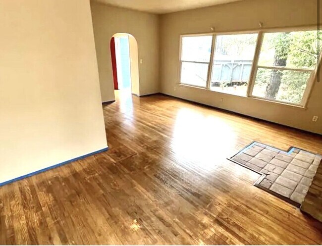 Building Photo - Spacious 5 Bed 2 Bath House near Cal Poly