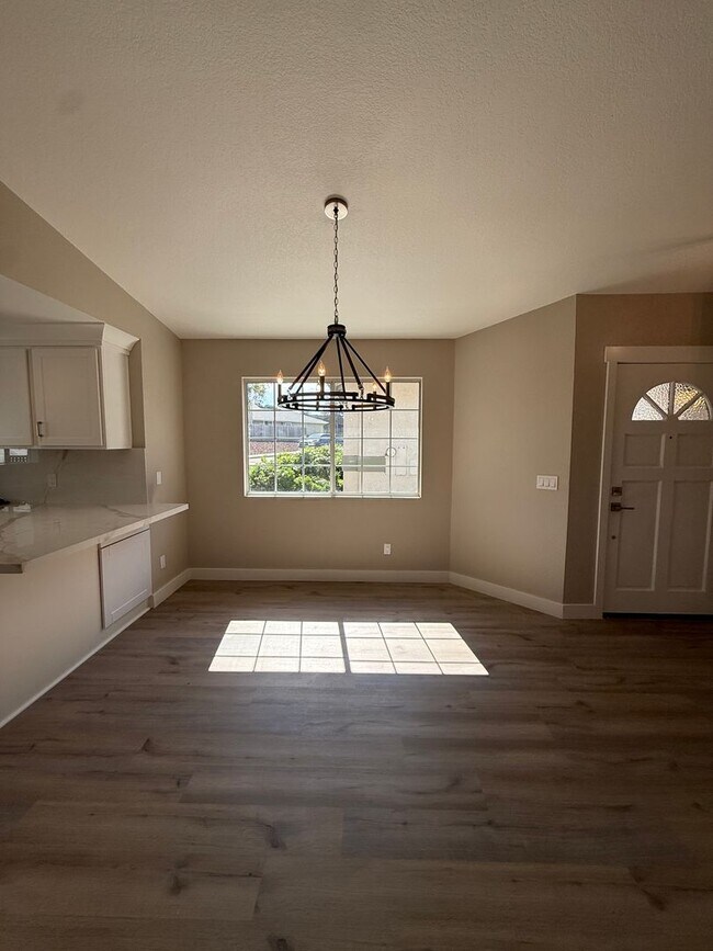 Foto del edificio - Completely Remodeled Home