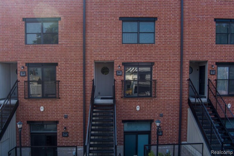 638 W Eleven Mile Rd, Royal Oak, MI 48067 Condo for Rent in Royal Oak