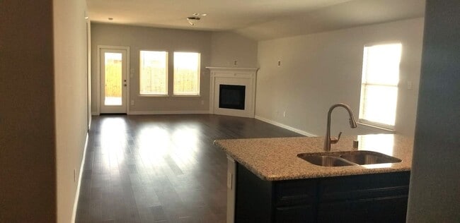 Building Photo - 5109 Woodglen Dr