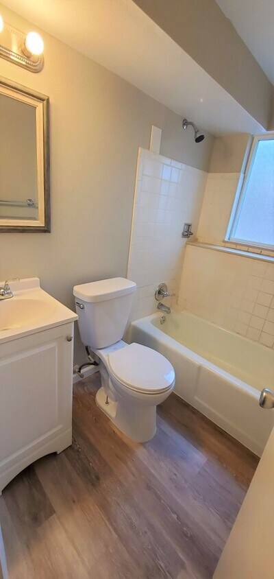 Foto del edificio - 2919 Straus Ln