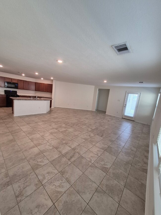 Building Photo - 6715 Hillsdale Creek Dr